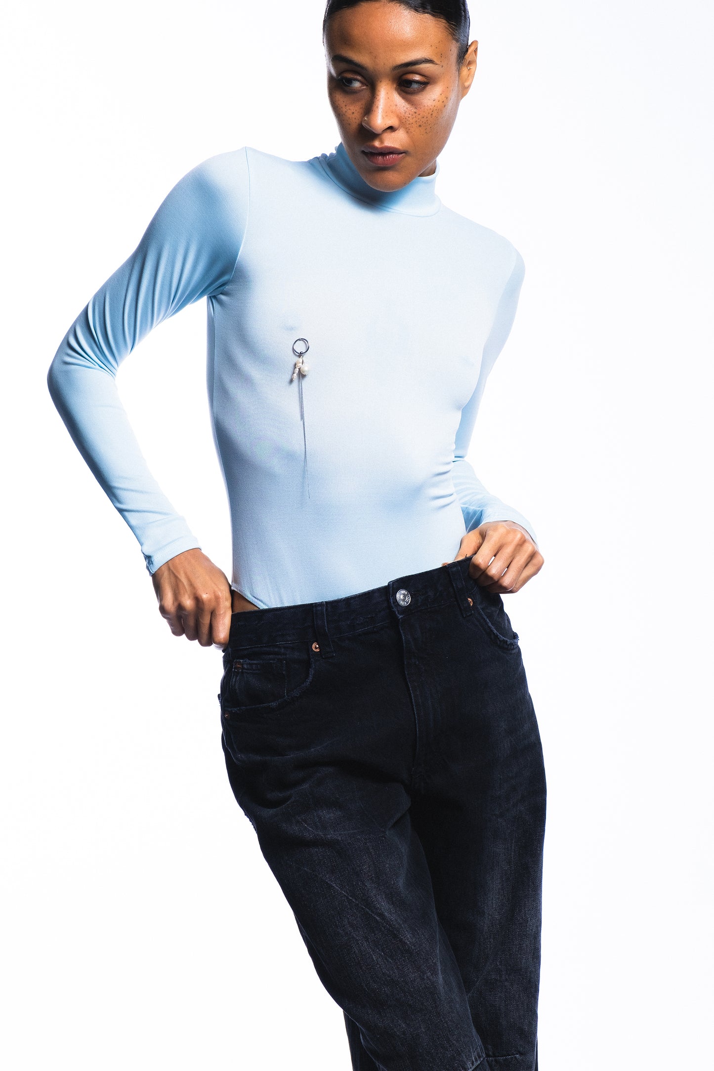 BODY WITH PIERCING - "EL CARIÑO" LIGHT BLUE