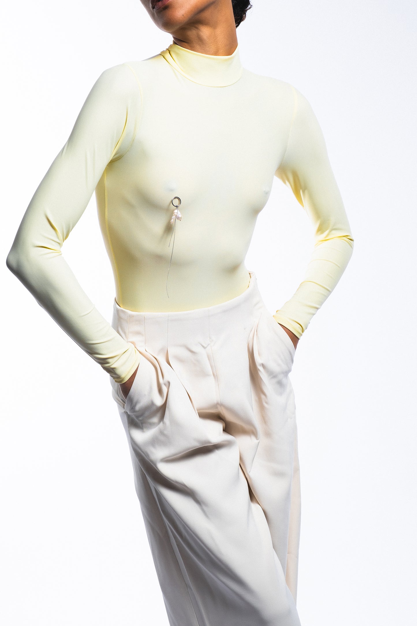 BODY WITH PIERCING - "EL CARIÑO" LIGHT YELLOW