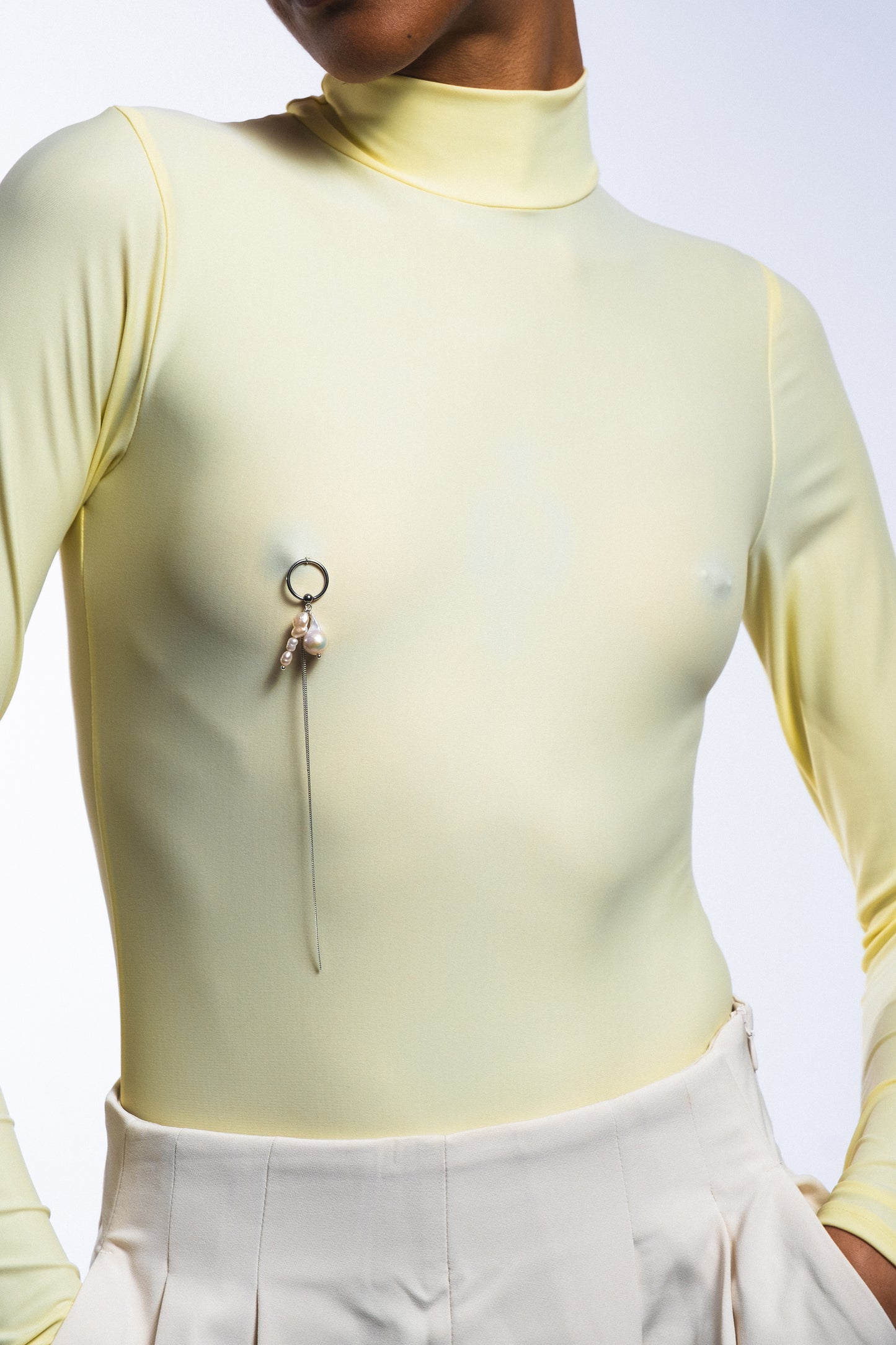 BODY WITH PIERCING - "EL CARIÑO" LIGHT YELLOW