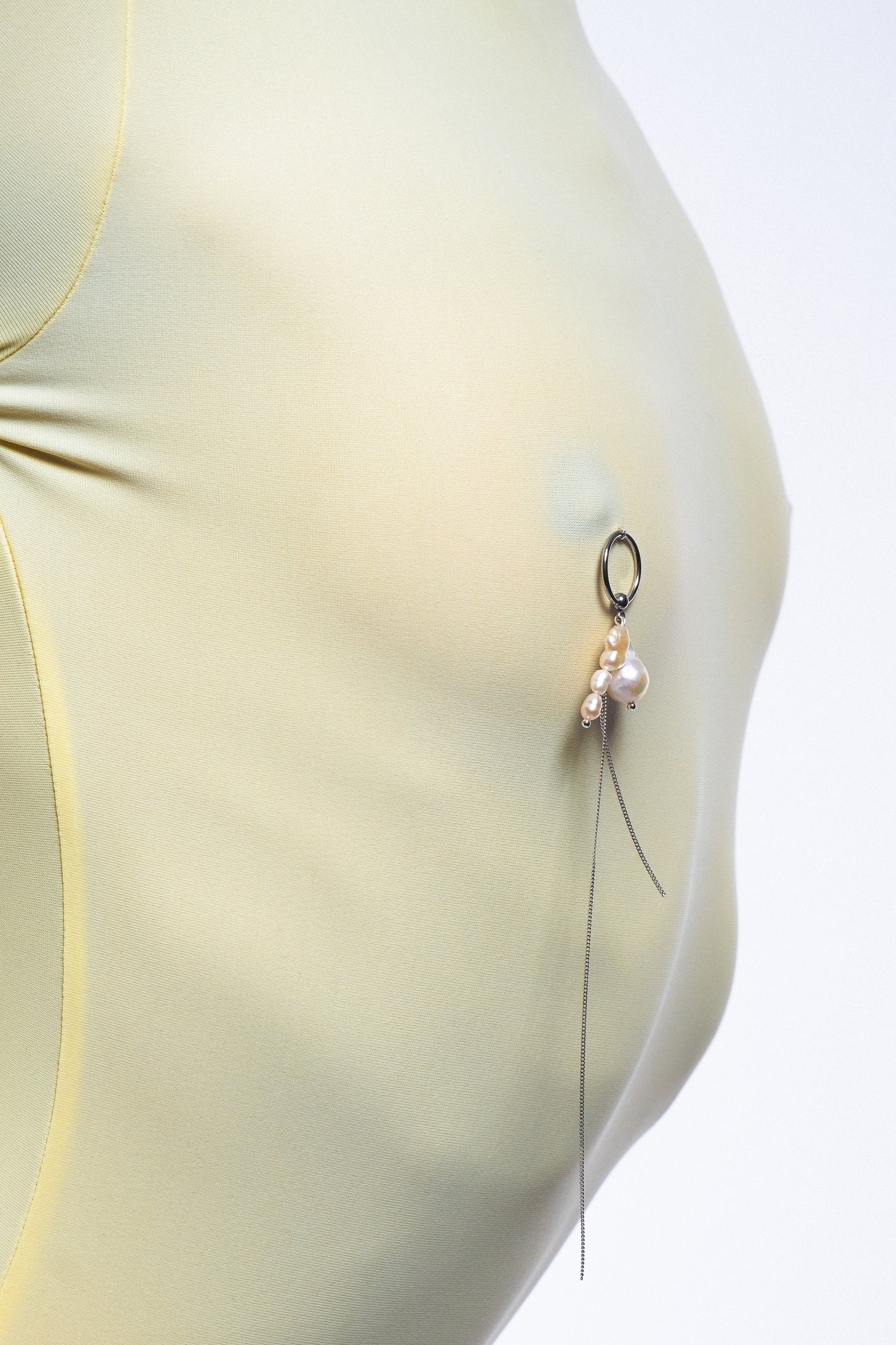 BODY WITH PIERCING - "EL CARIÑO" LIGHT YELLOW