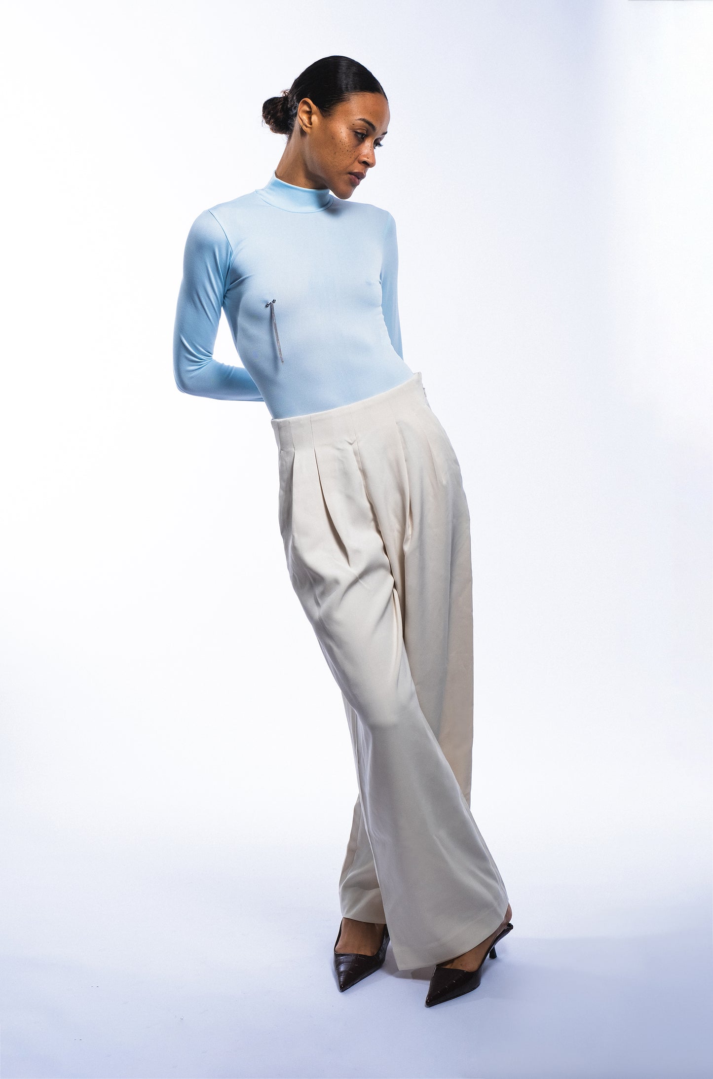 BODY WITH PIERCING - "EL CACHAS" LIGHT BLUE