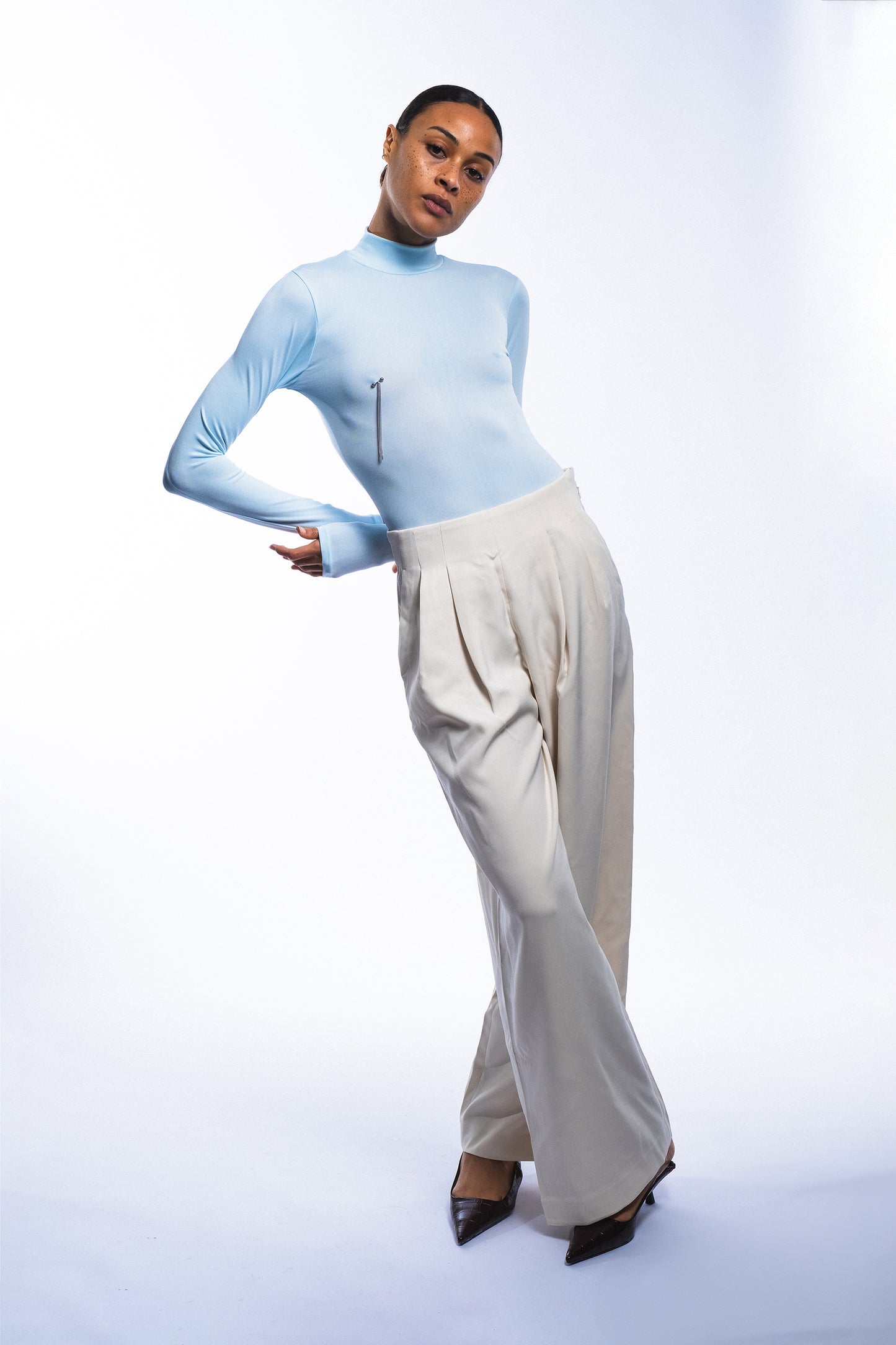 BODY WITH PIERCING - "EL CACHAS" LIGHT BLUE
