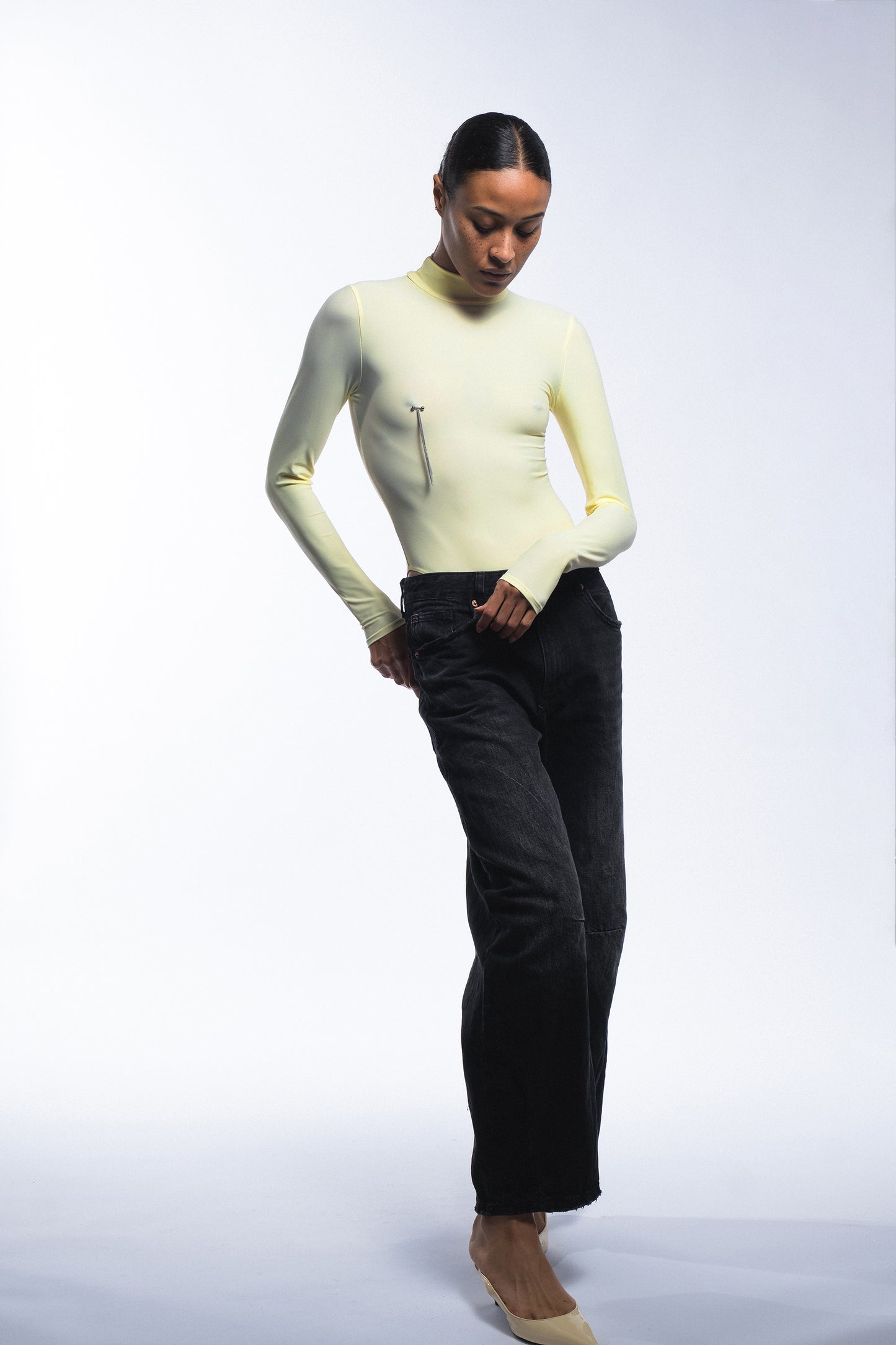 BODY WITH PIERCING - "EL CACHAS" LIGHT YELLOW