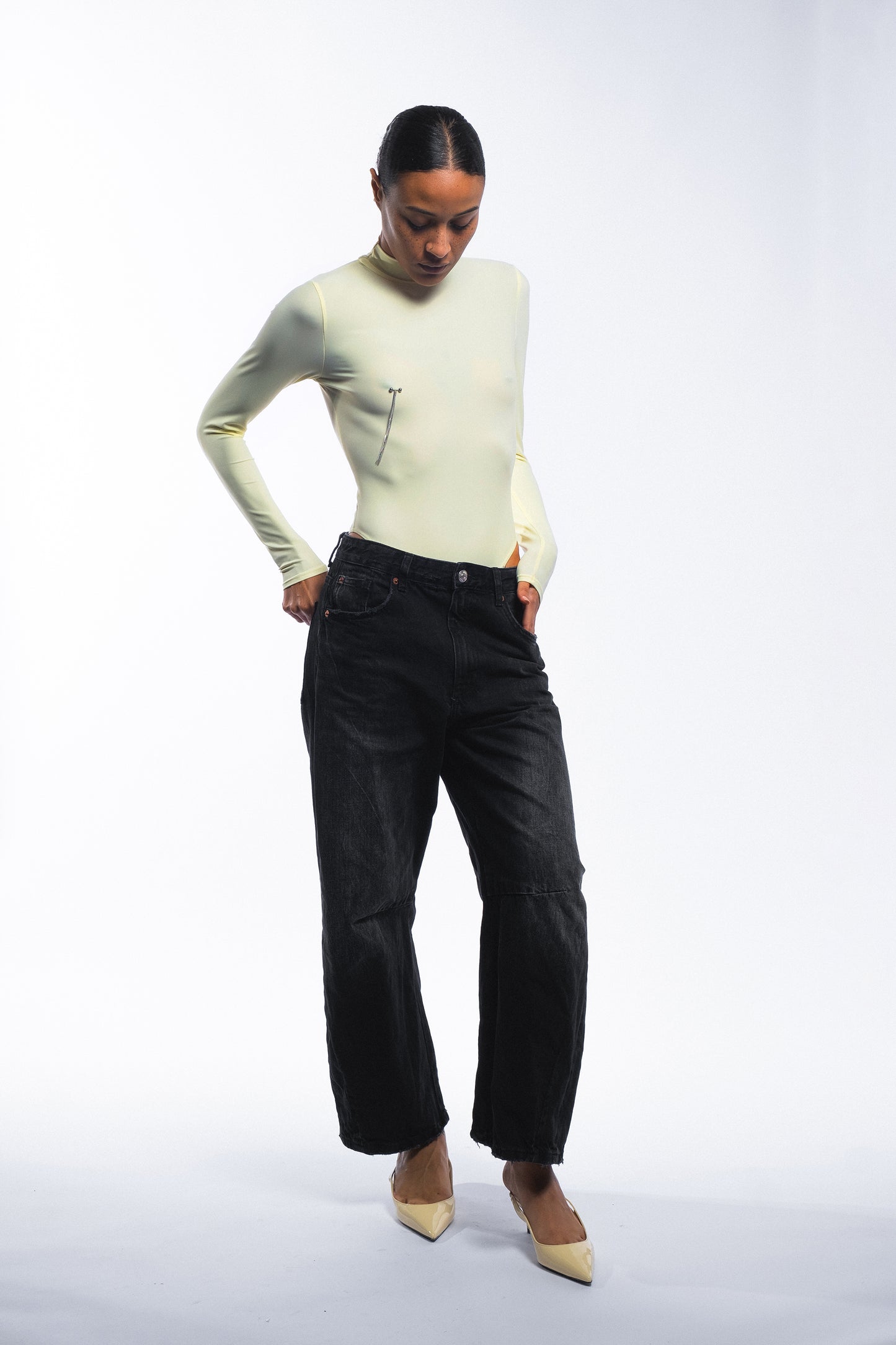 BODY WITH PIERCING - "EL CACHAS" LIGHT YELLOW