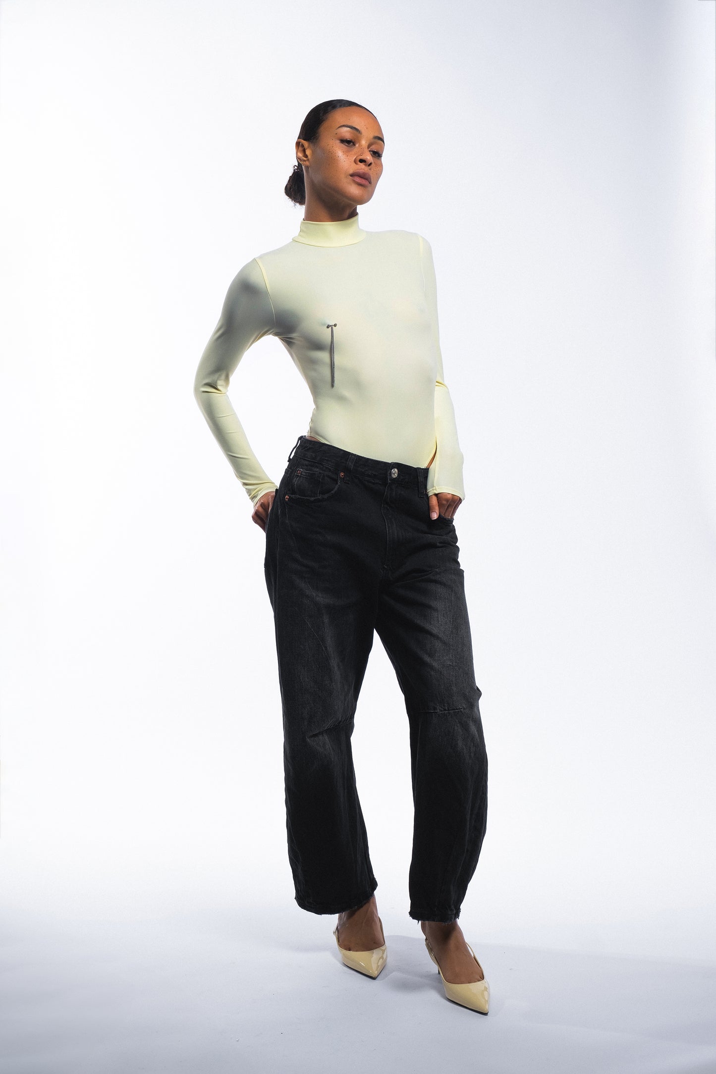 BODY WITH PIERCING - "EL CACHAS" LIGHT YELLOW