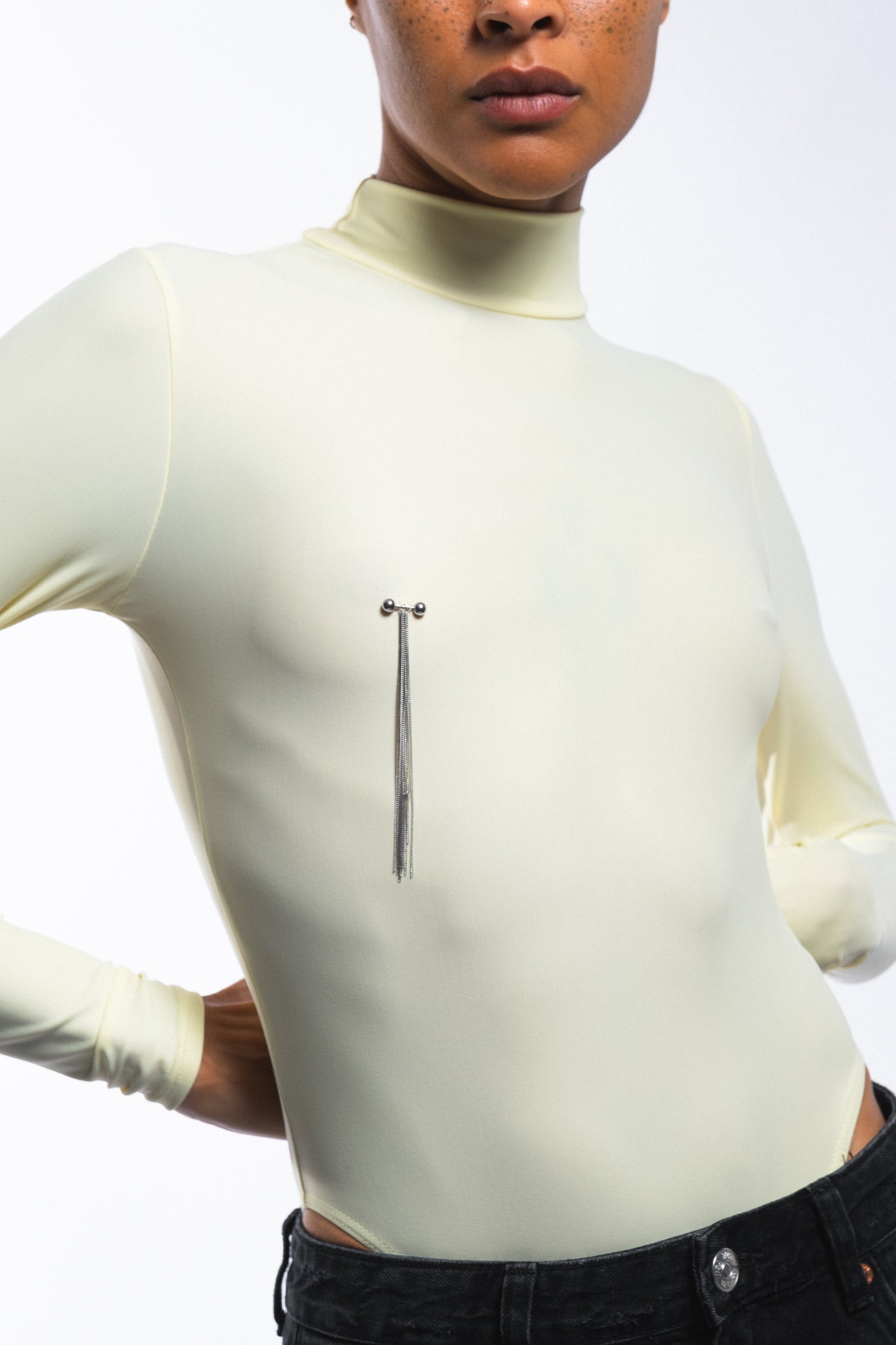 BODY WITH PIERCING - "EL CACHAS" LIGHT YELLOW